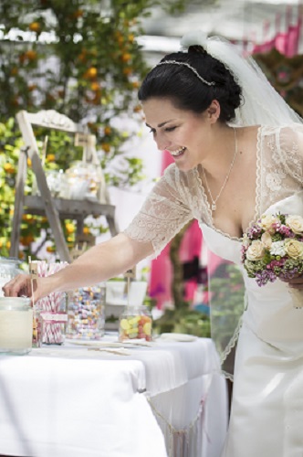 Hochzeitskleid - maßgeschneidertes Brautkleid mit Spitzenärmeln